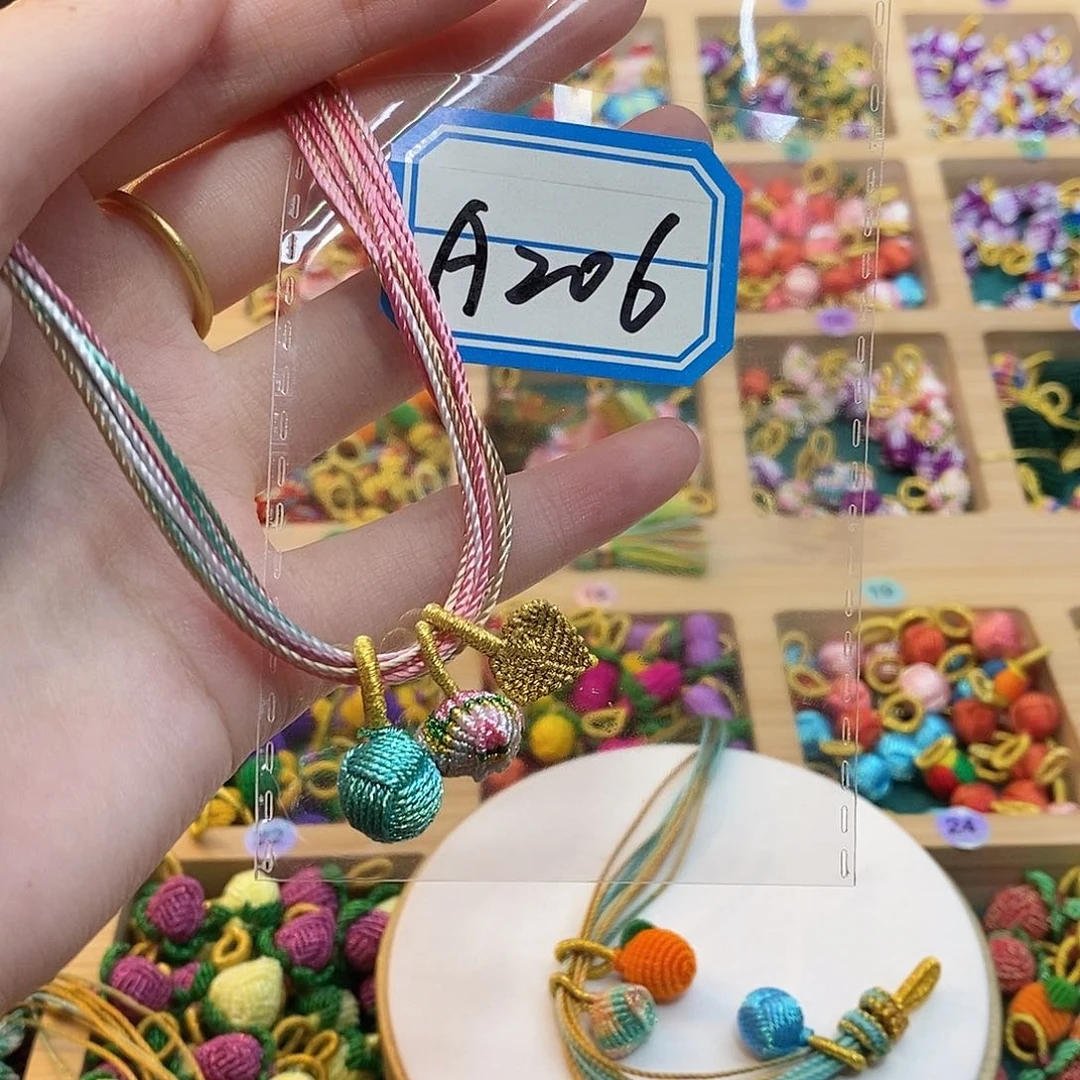 布艺非金属设计款手绳