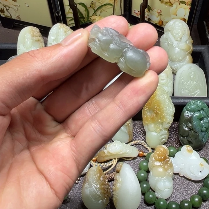 和田玉未镶嵌颈饰