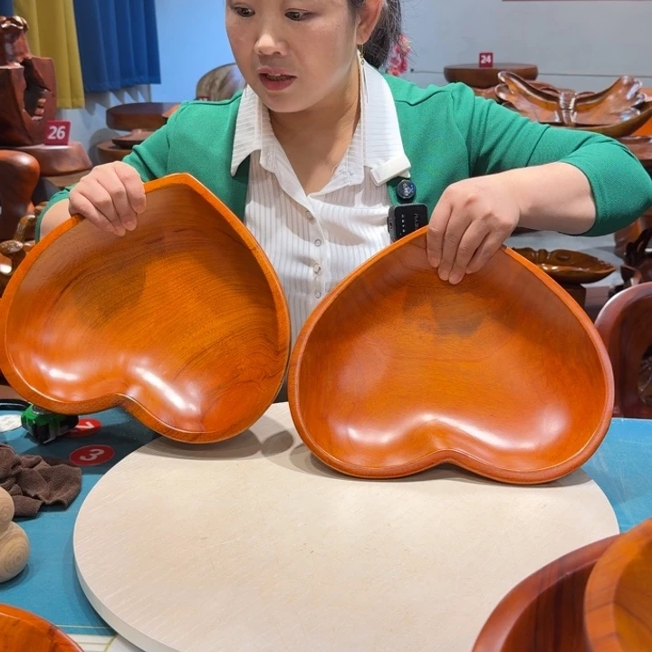 木爱心果盘 香樟实木