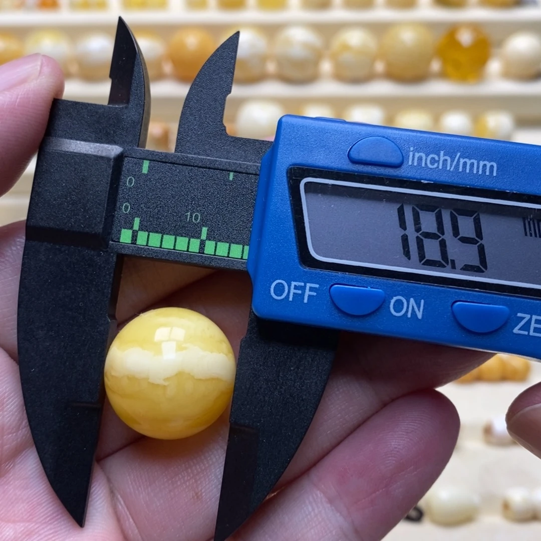 未镶嵌琥珀珠宝奇石