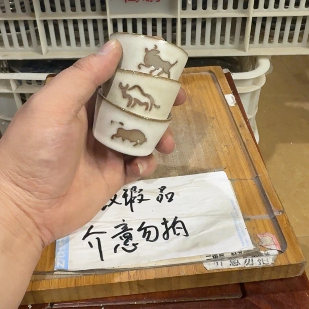 微瑕疵介意勿拍陶瓷器皿S354图案不太固定，介意勿拍