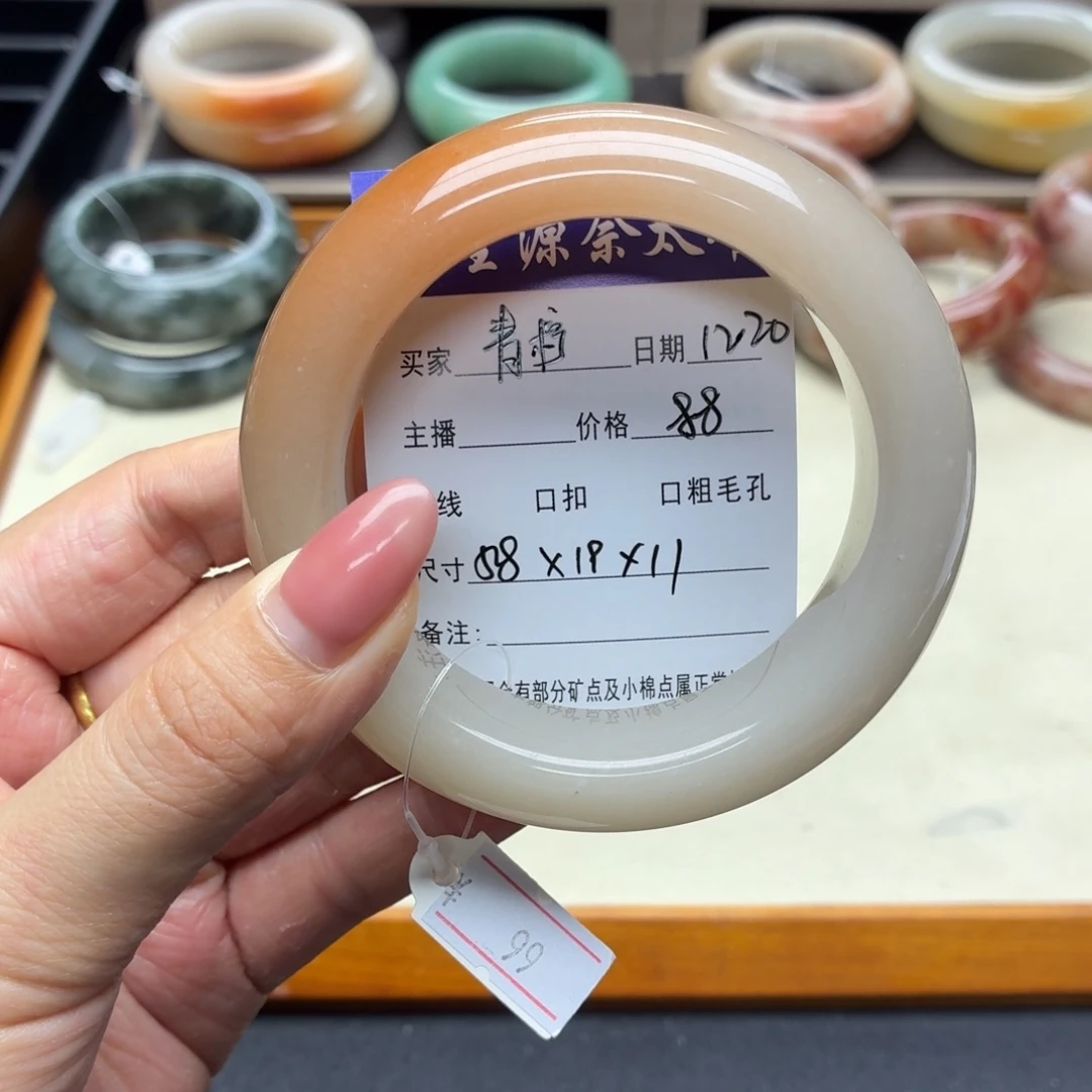 靑****石英岩玉未镶嵌手镯