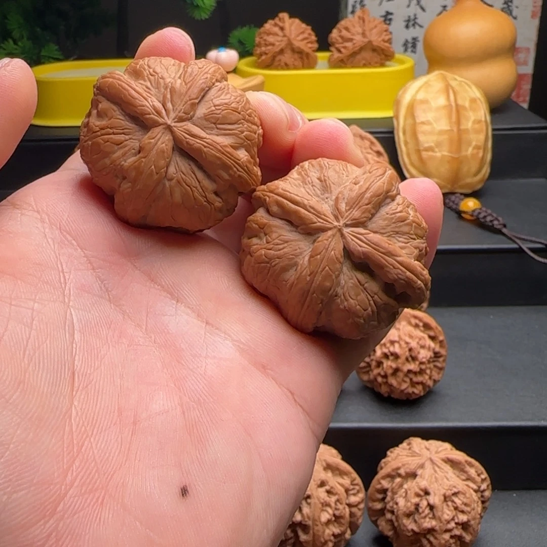 文玩核桃吊坠42元宝四棱