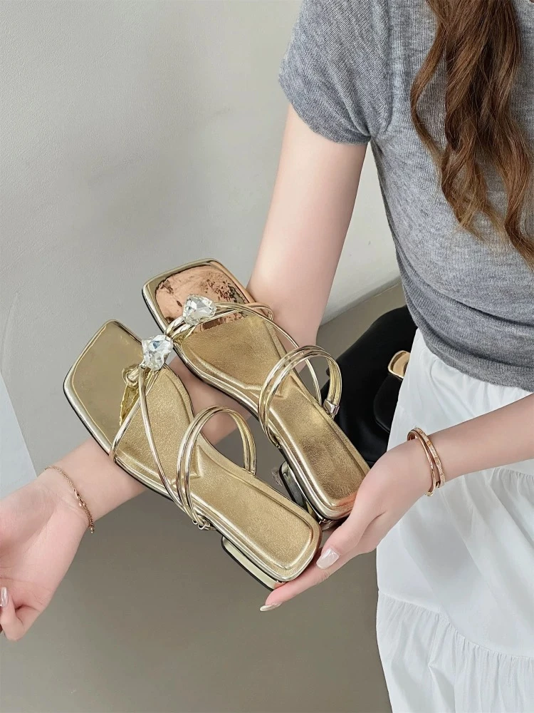 水钻外穿拖鞋2025夏季新款百搭粗跟方头套趾两穿气质一字拖WK2089