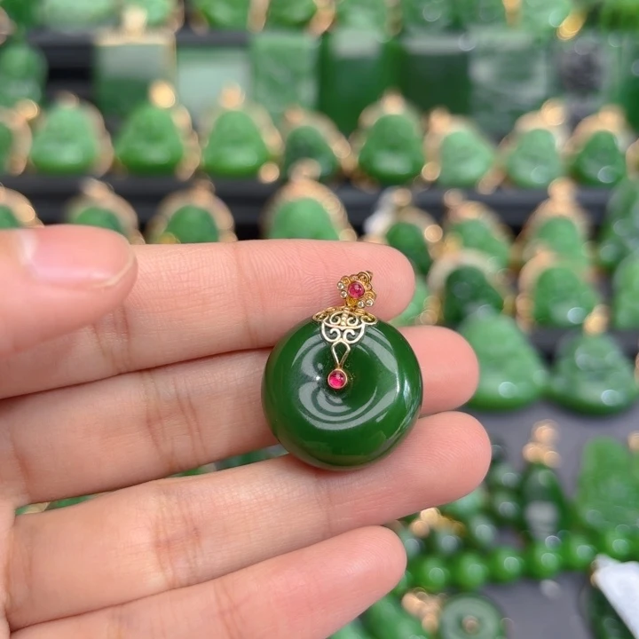 18K金镶嵌和田玉（碧玉）挂件