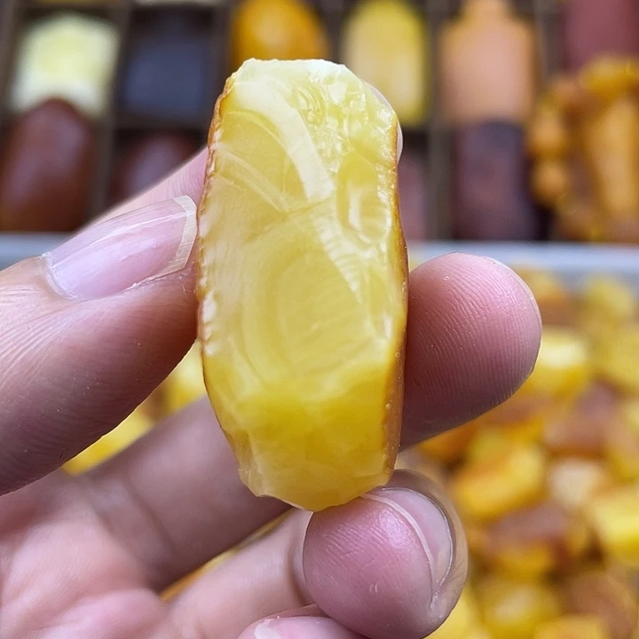 定制琥珀未镶嵌三通