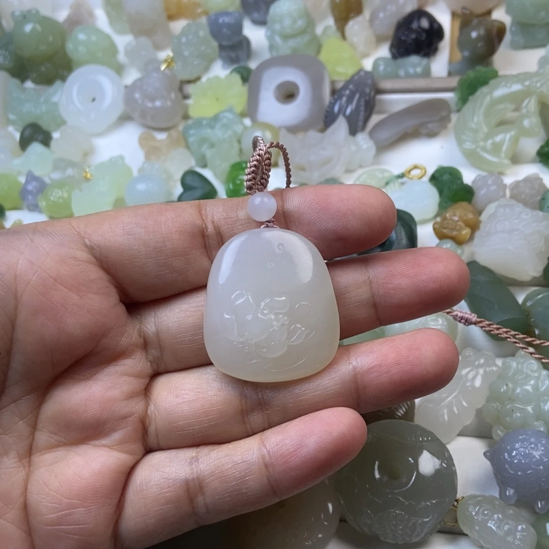 一***E和田玉未镶嵌颈饰