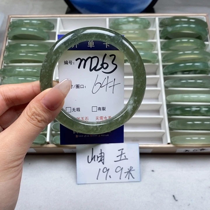 蛇纹石玉手镯未镶嵌犬*薇