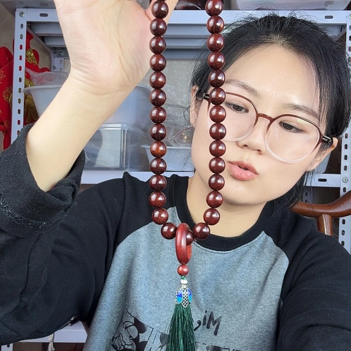 非洲紫檀（红花梨）紫檀1.2:手持