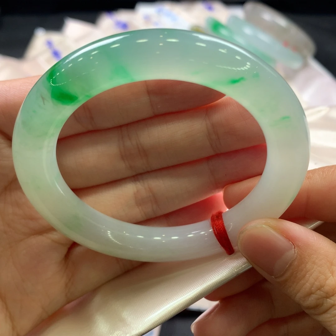 翡翠未镶嵌手镯51号金丝绿