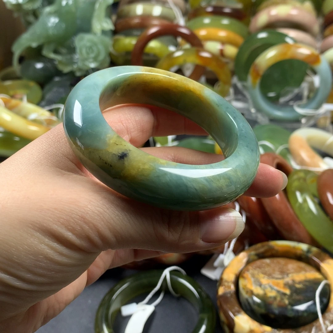 蛇纹石玉未镶嵌手镯微瑕