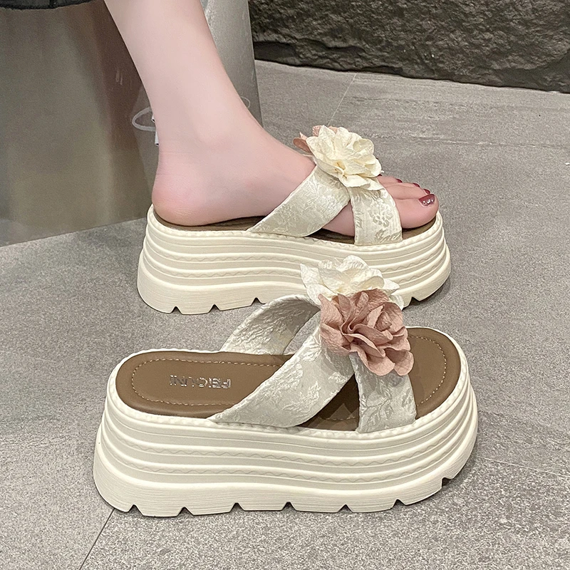 花朵厚底拖鞋女夏时尚外穿2025新款小个子增高百搭松糕沙滩凉拖鞋