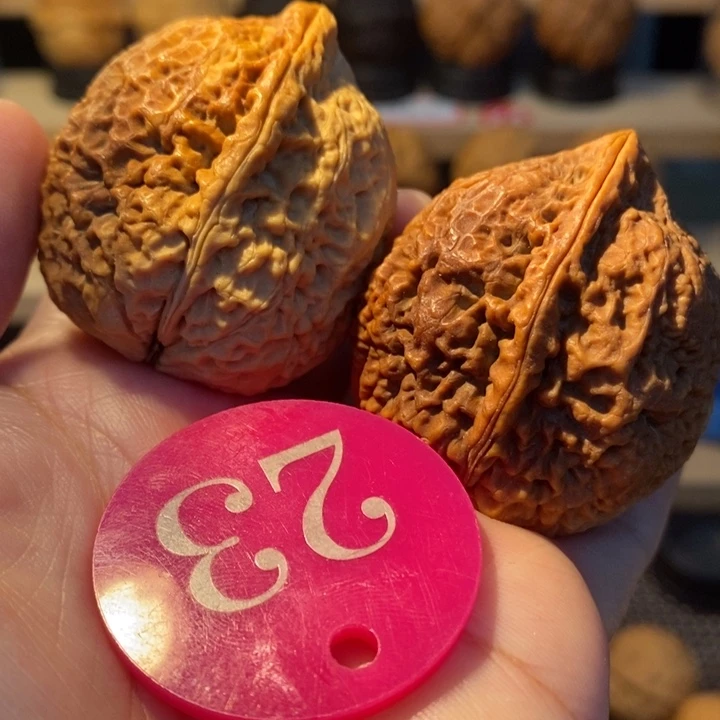 Y***X核桃七彩铁南疆38尺寸