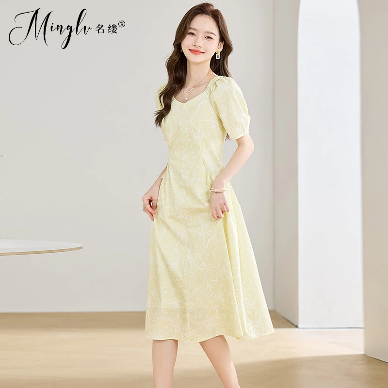 法式收腰泡泡袖连衣裙女夏高级感中长款气质洋气印花温柔海边度假