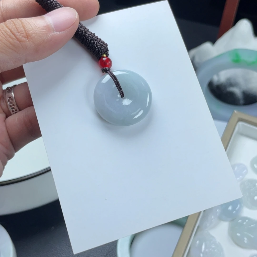 向***.颈饰未镶嵌翡翠平安扣