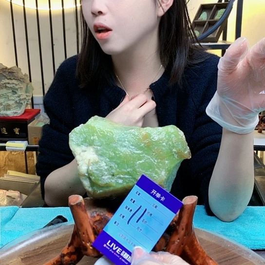 【闪购商品】未镶嵌蛇纹石玉原石偏***你