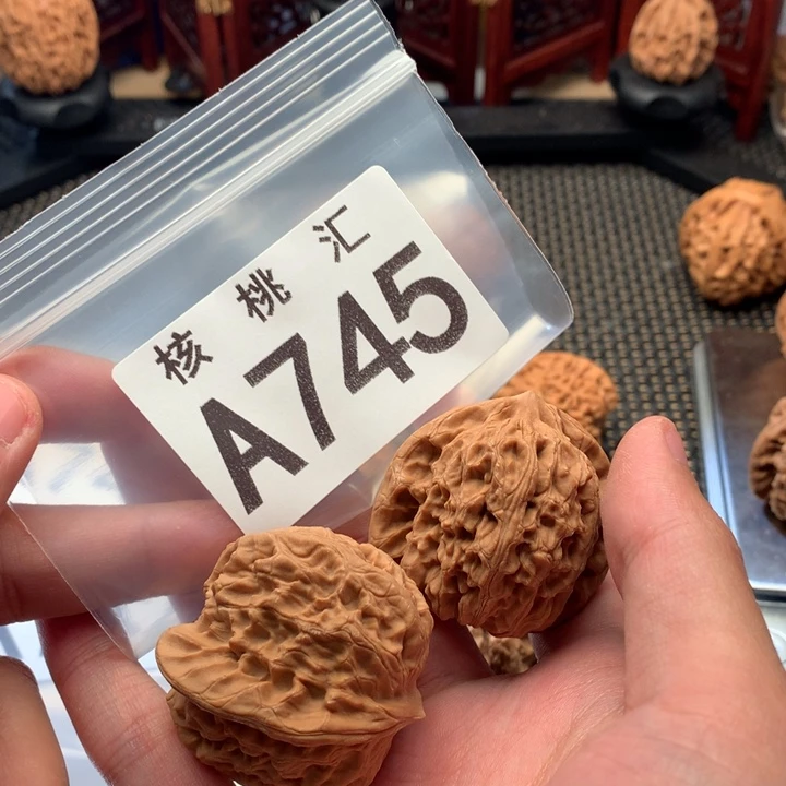 文玩核桃吊坠龙脉