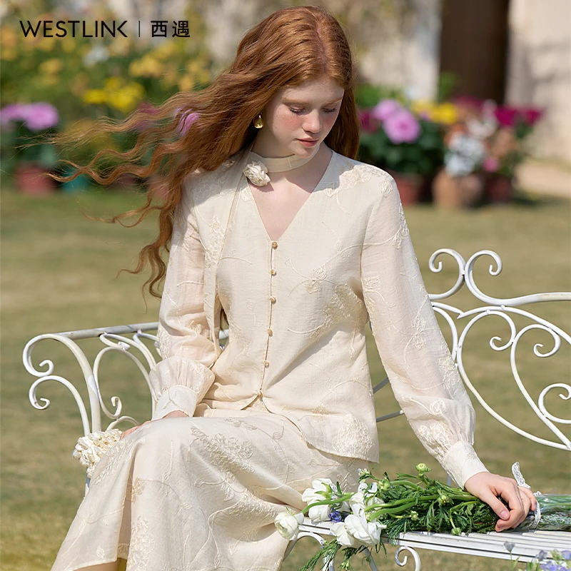 0213新中式重工古风绣花长袖衬衫女2025春季玫瑰花飘带V领衬衣