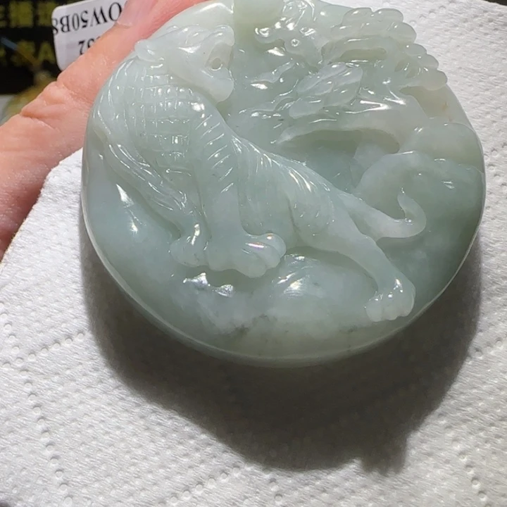 翡翠颈饰未镶嵌虎牌