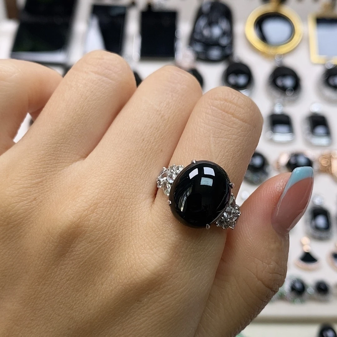 翡翠18K金镶嵌戒指