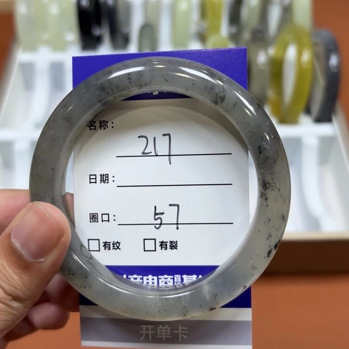 未镶嵌岫玉手镯天然