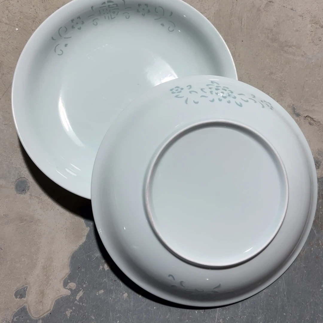 景德镇8英寸盘两个微瑕无底款