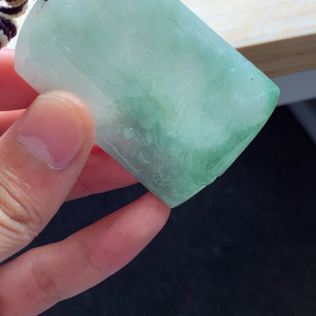 翡翠颈饰未镶嵌吊坠