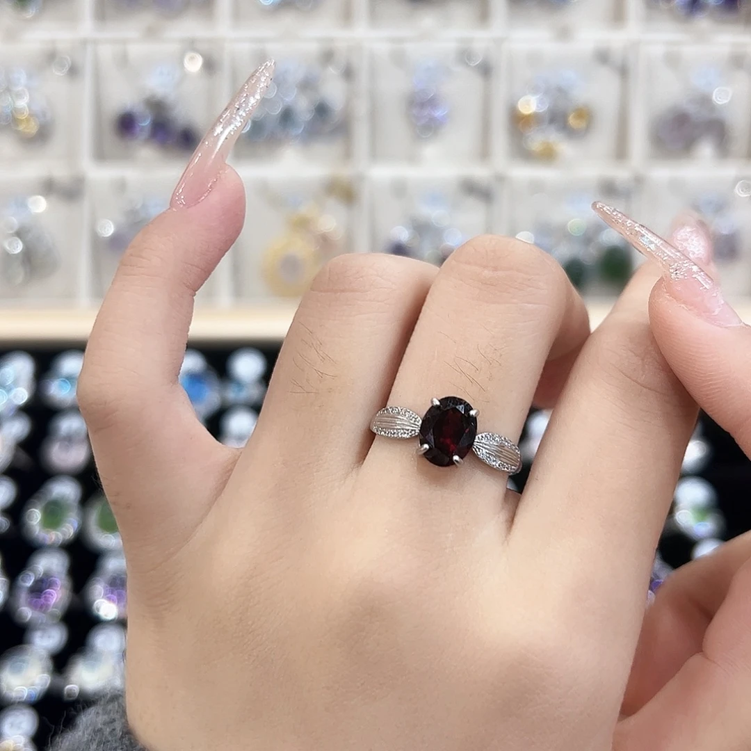 陶***y银S925镶嵌戒指石榴石