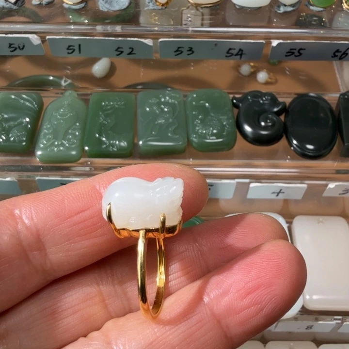 和田玉颈饰18K金镶嵌中*年新疆和田