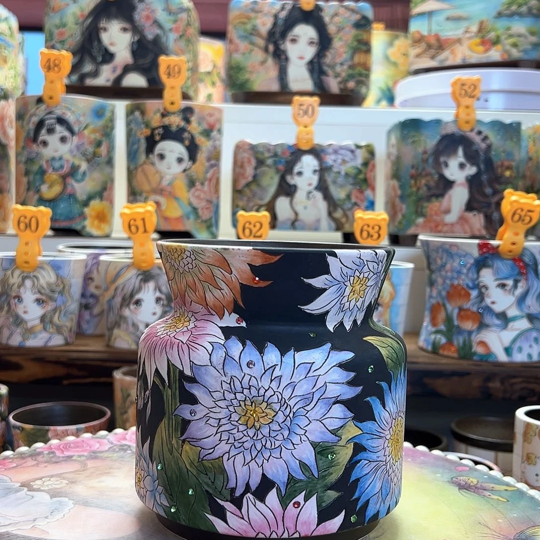 薄雾的精工纯花卉盆