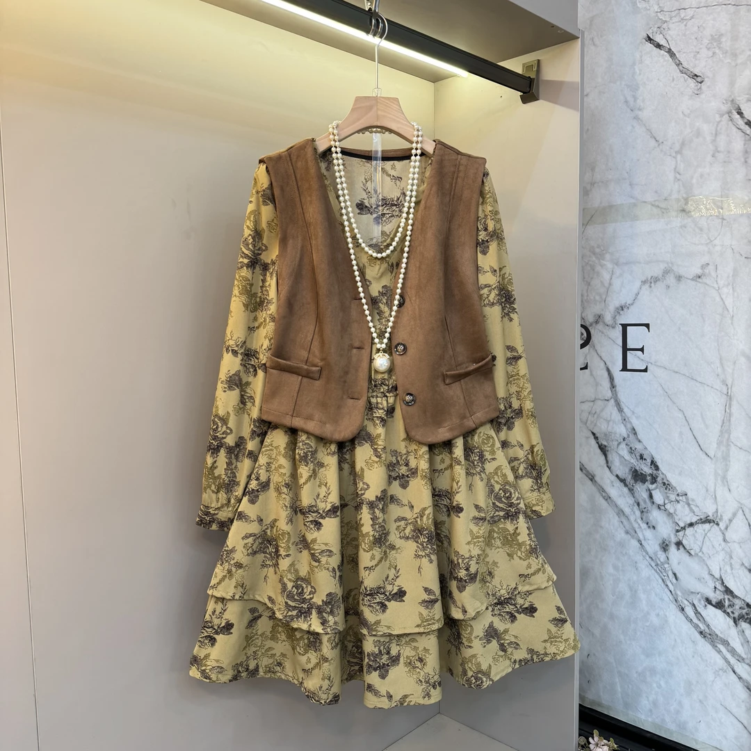 2025秋季复古风西域风减龄时尚拼接设计马甲百搭碎花裙套装6008