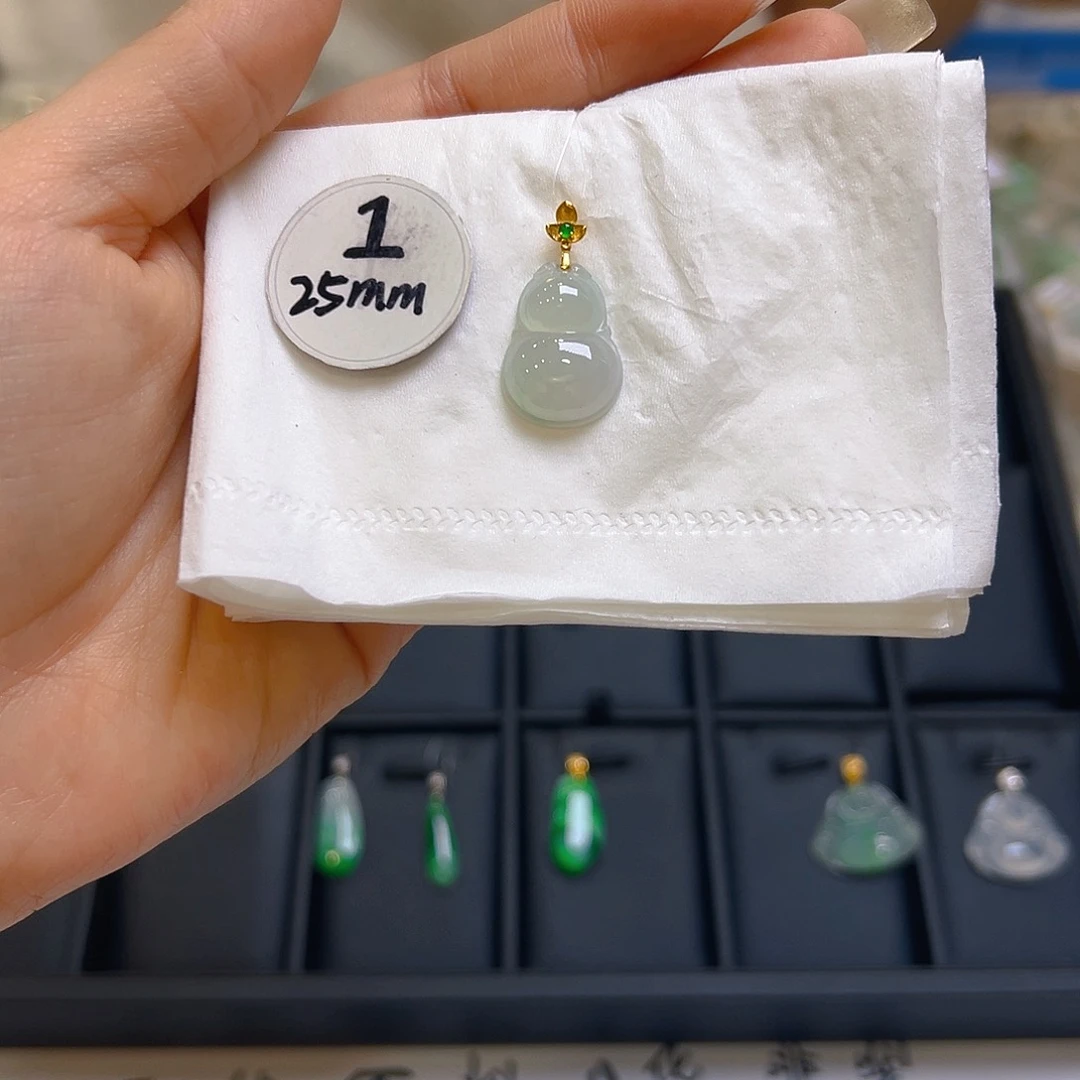 翡翠颈饰18K金镶嵌翡翠