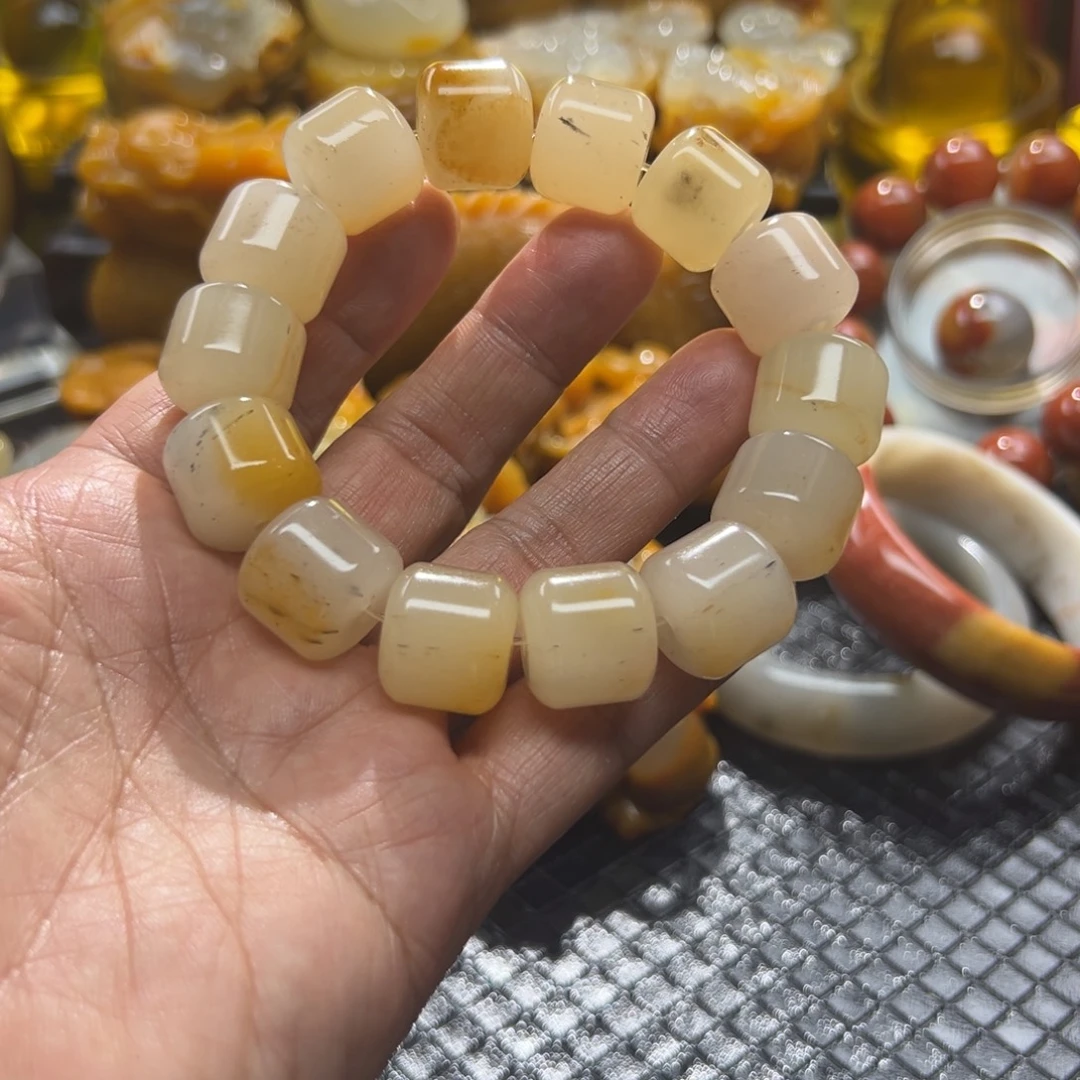 石英质玉未镶嵌颈饰