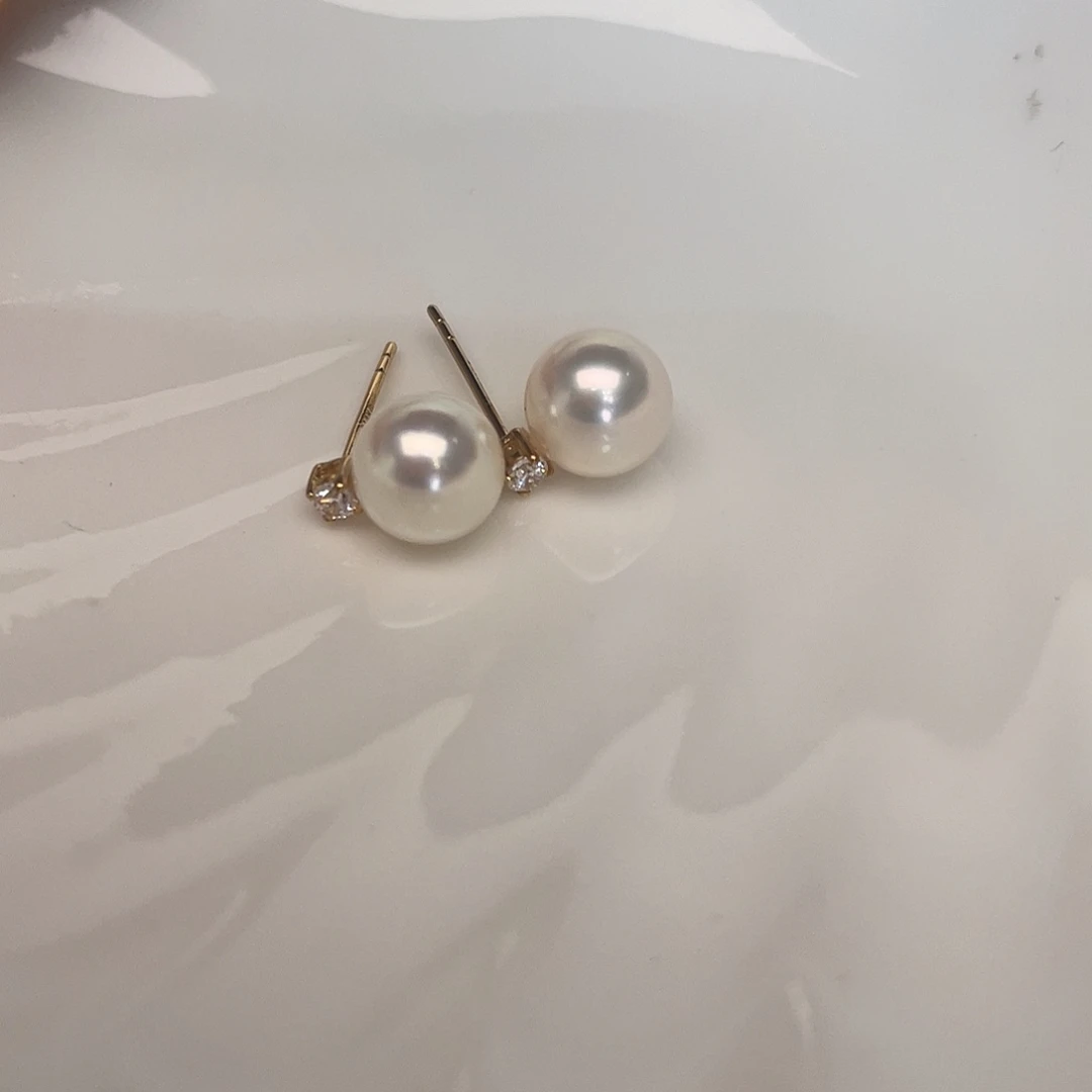 18K金镶嵌海水珍珠耳饰