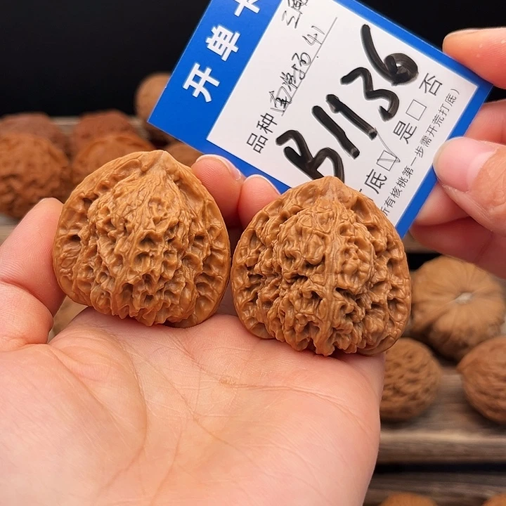 文玩核桃吊坠三角疆41