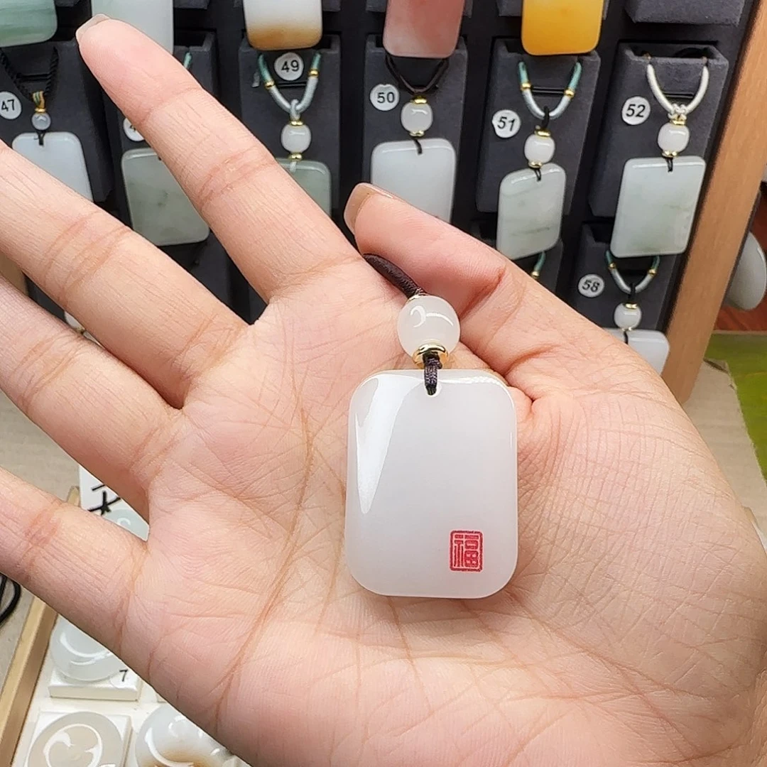 石英质玉未镶嵌颈饰
