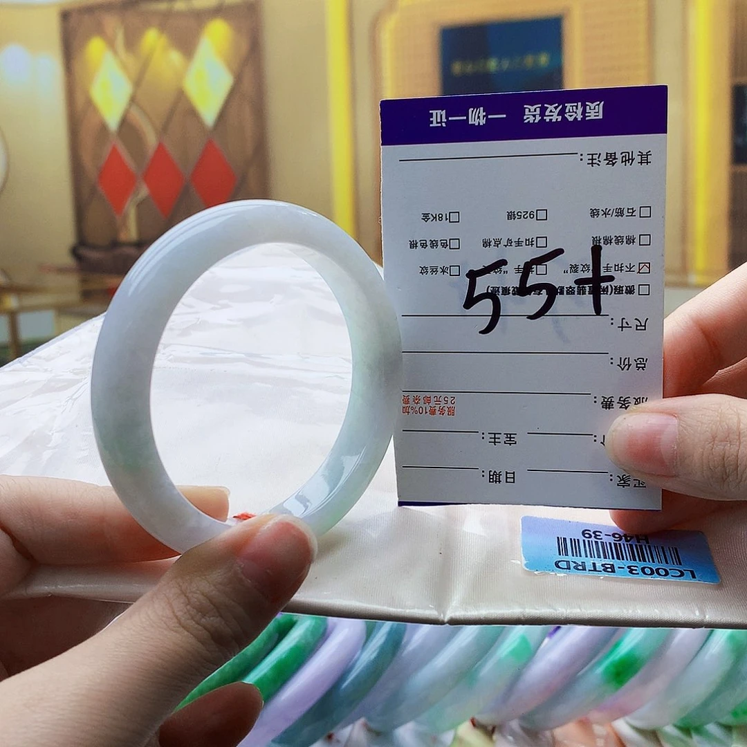 翡翠未镶嵌手镯0……
