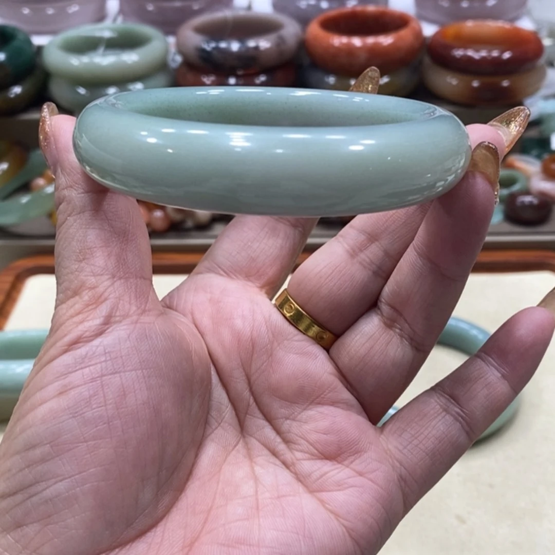 【闪购商品】未镶嵌手镯石英质玉一****你