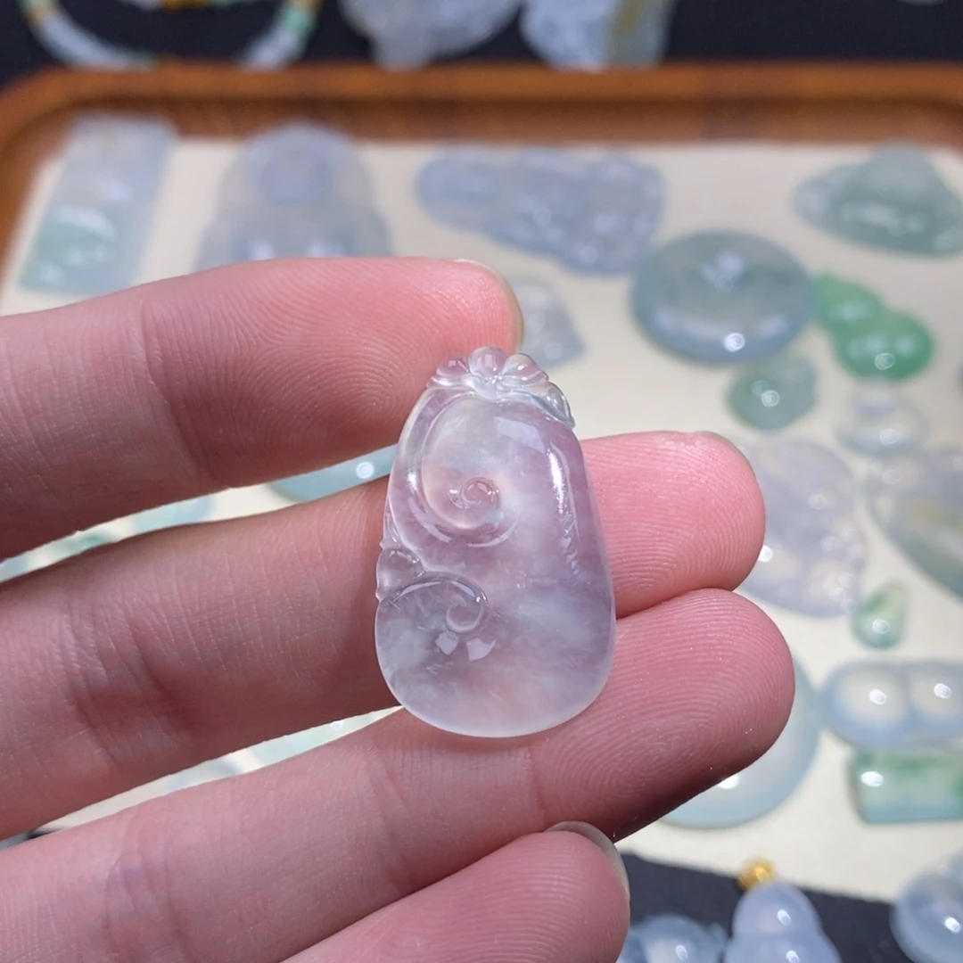 翡翠颈饰未镶嵌如意