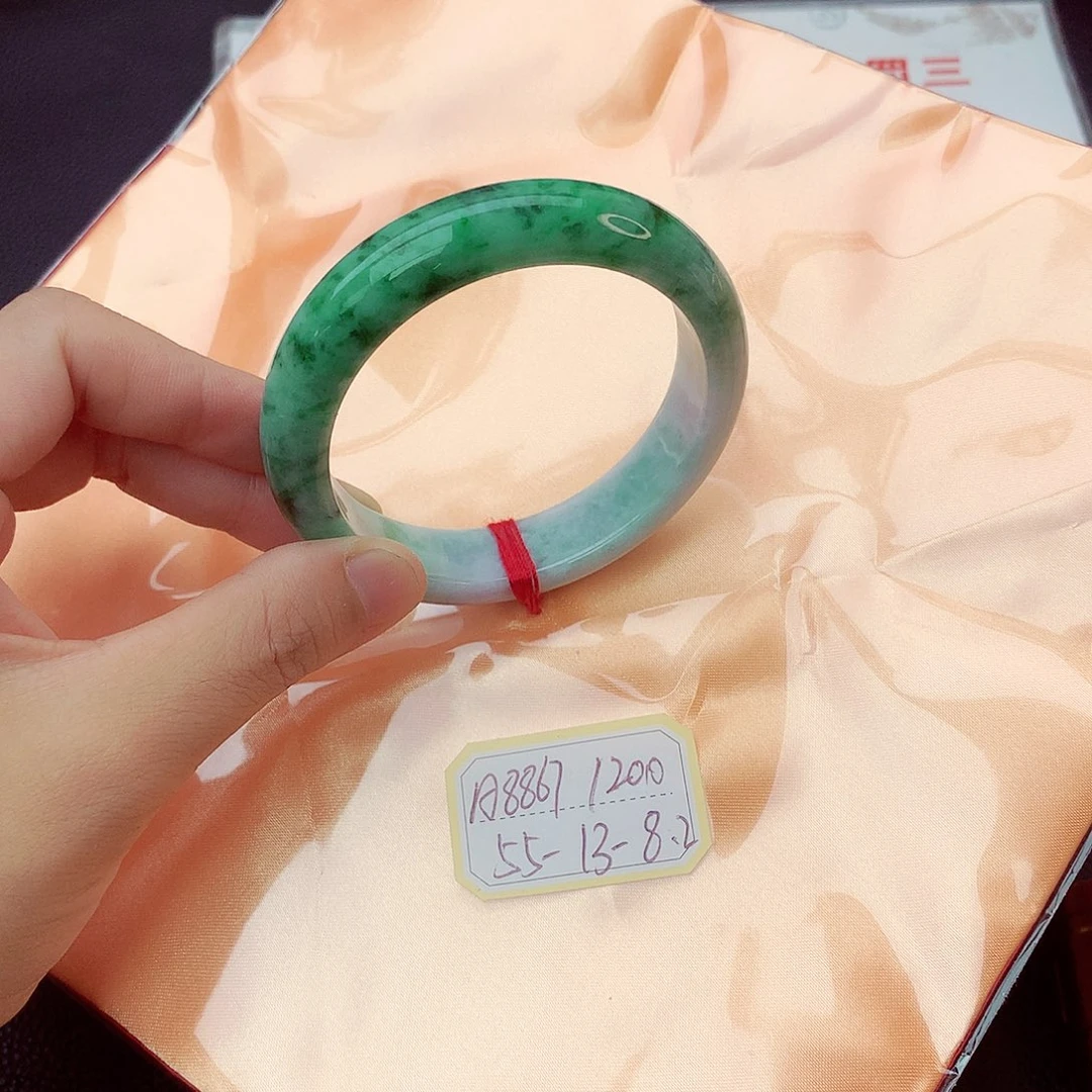 翡翠手镯未镶嵌翡翠