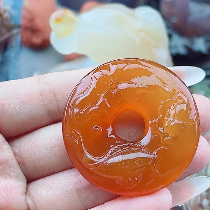 苏***龙玛瑙未镶嵌手饰吊坠