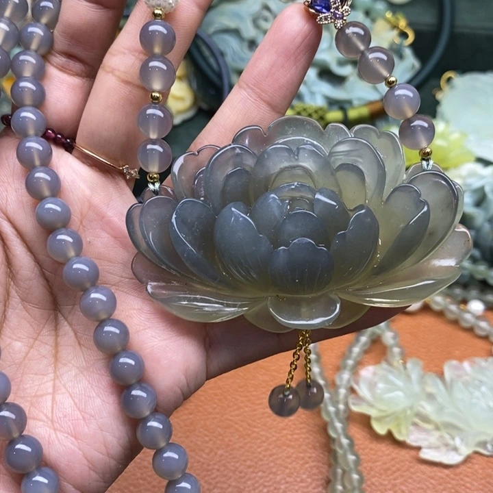 蛇纹石玉未镶嵌吊坠