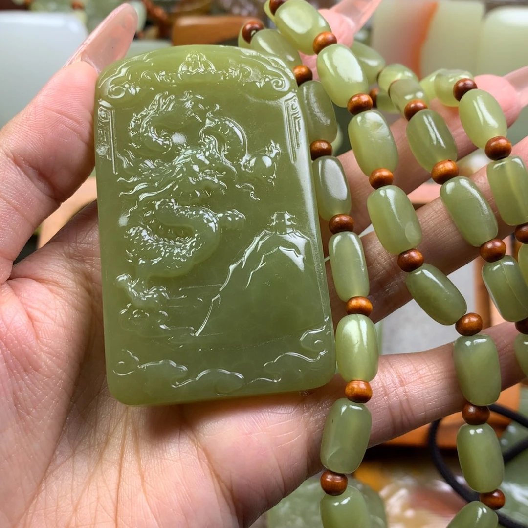 新疆昆仑山料龙牌