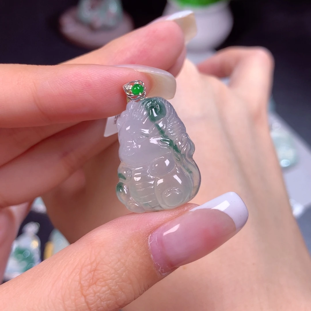 颈饰18K金镶嵌翡翠龙宝宝