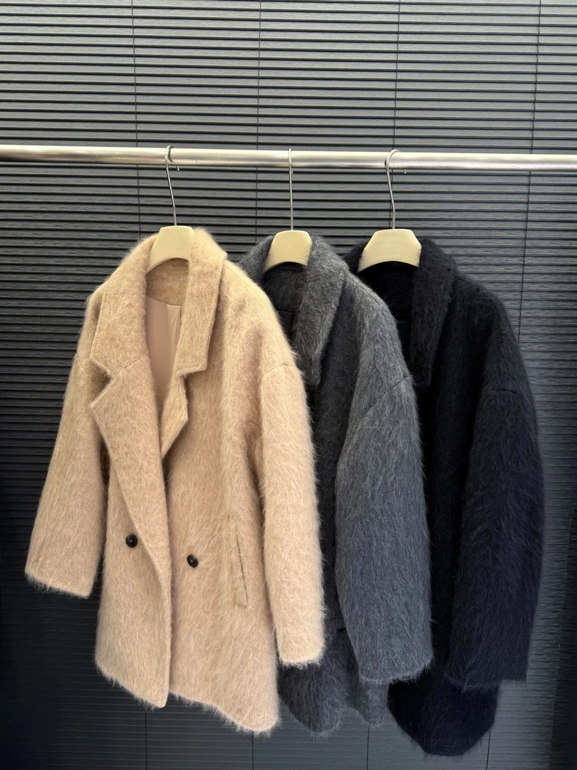 仓美美女装-翻领纽扣毛感设计大衣（卡码推荐拍大！）