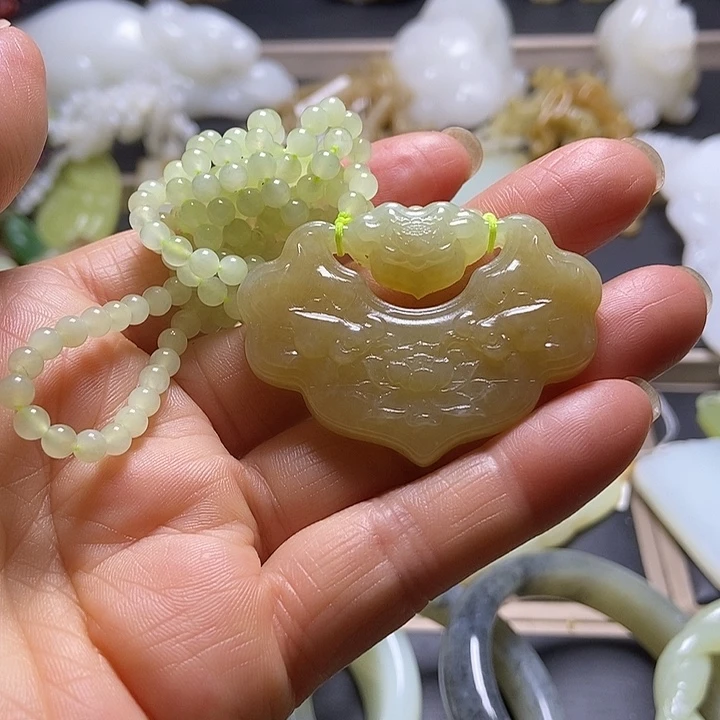 和田玉未镶嵌挂件