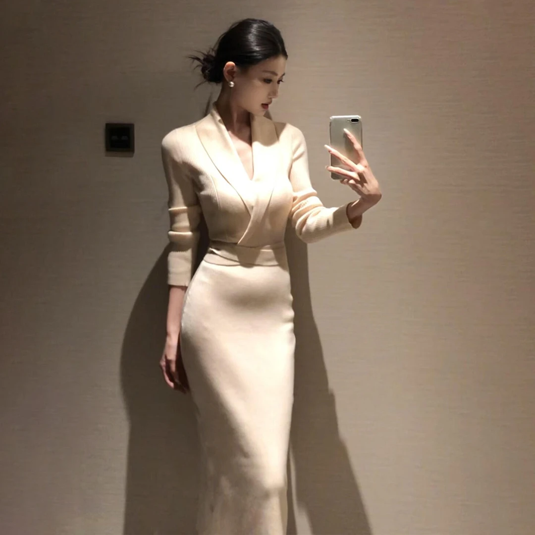 法式V领纯欲风连衣裙子女秋冬2025新款内搭气质修身显瘦打底长裙