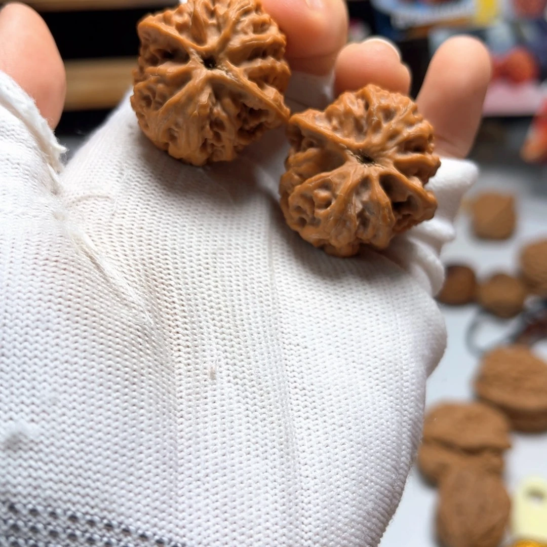 文玩核桃吊坠苹果