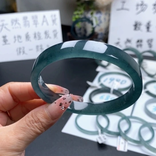 翡翠手镯未镶嵌65尺寸