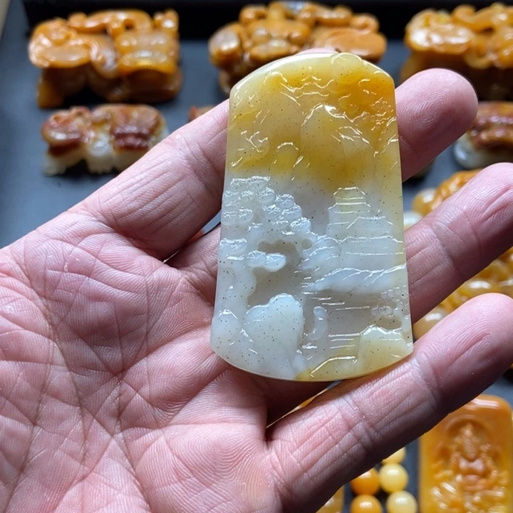 石英质玉（黄龙玉）未镶嵌颈饰